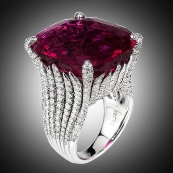 Gorgeous Vintage Style Ring - Picture 3 of 6